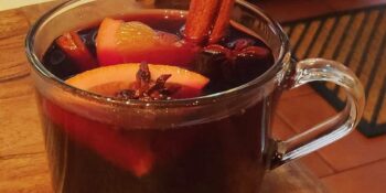 Vinho quente com frutas