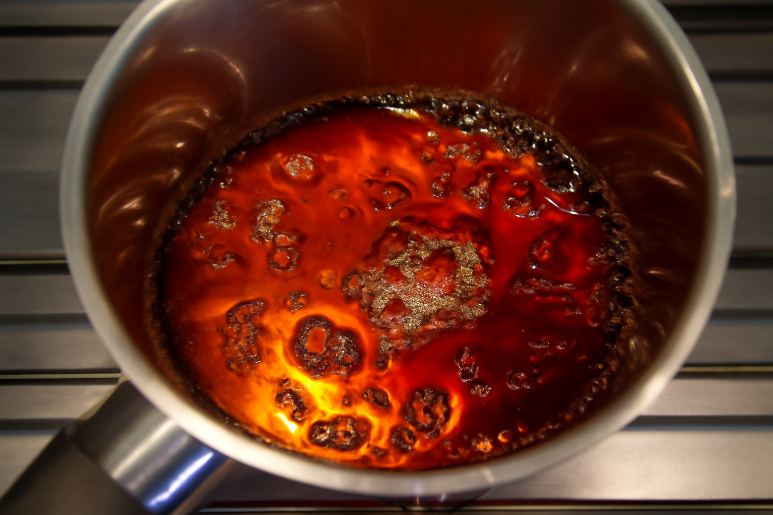 Como fazer a calda do morango do amor perfeita? Foto: Receitinhas