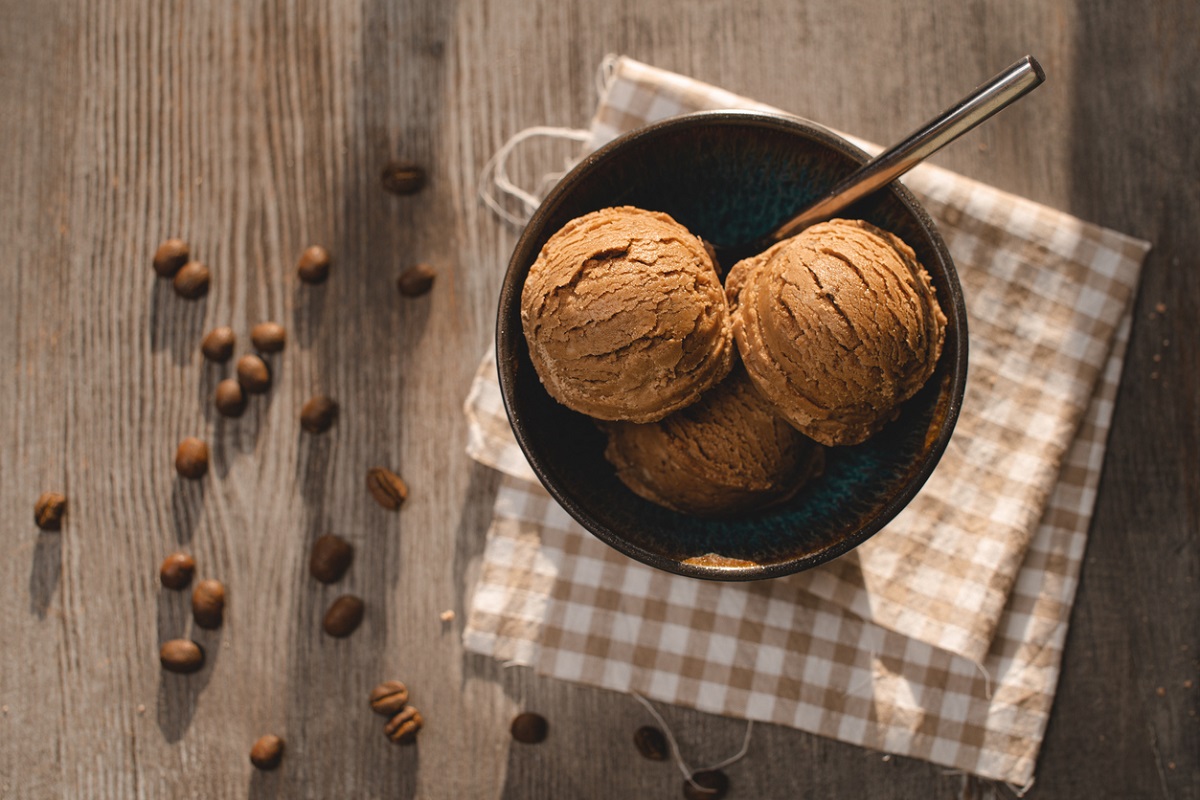Aprenda a fazer Sorvete de café - Imagem: iStock/Dan BEAL