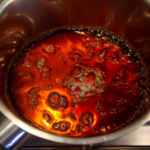 Como fazer a calda do morango do amor perfeita? Foto: Receitinhas