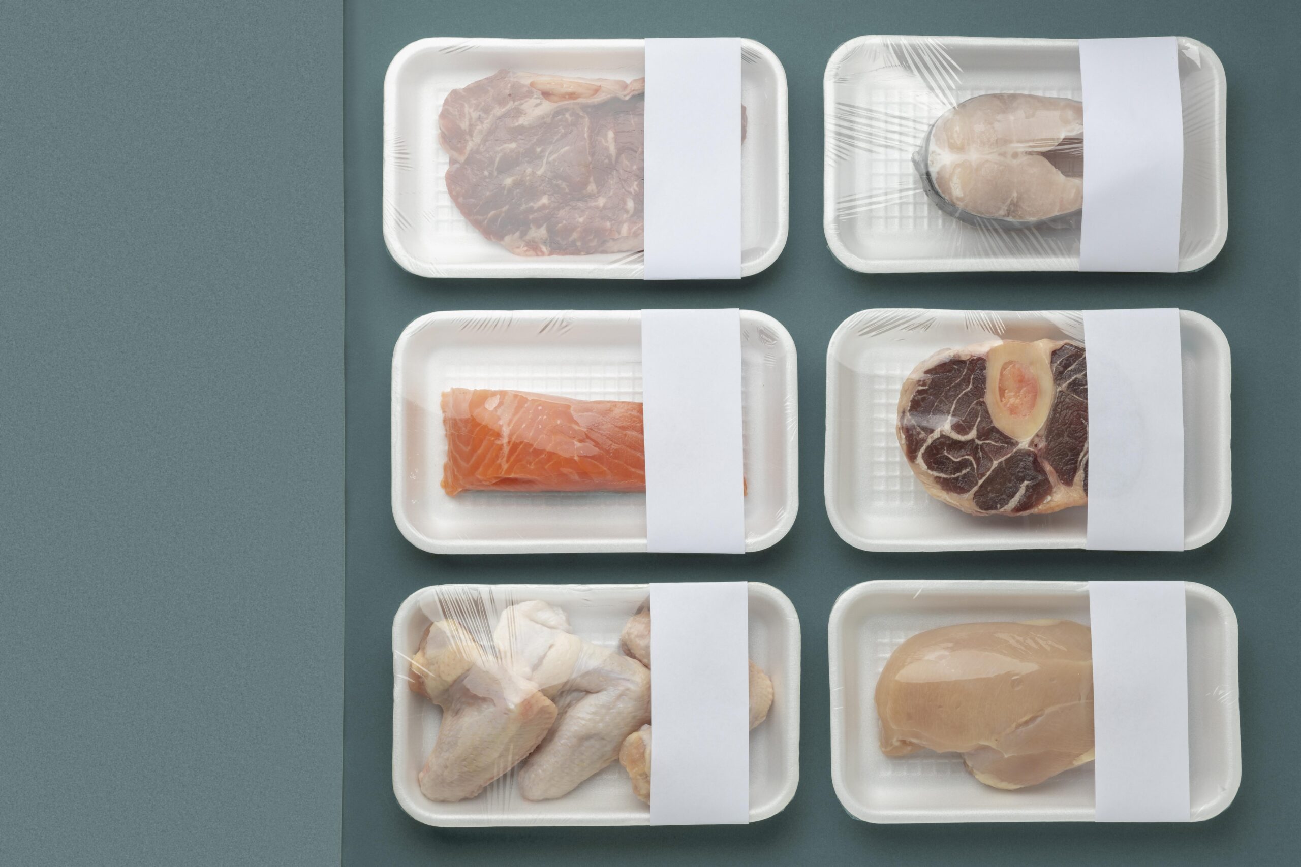 Tudo o que precisa saber sobre comida congelada - Foto: Freepik