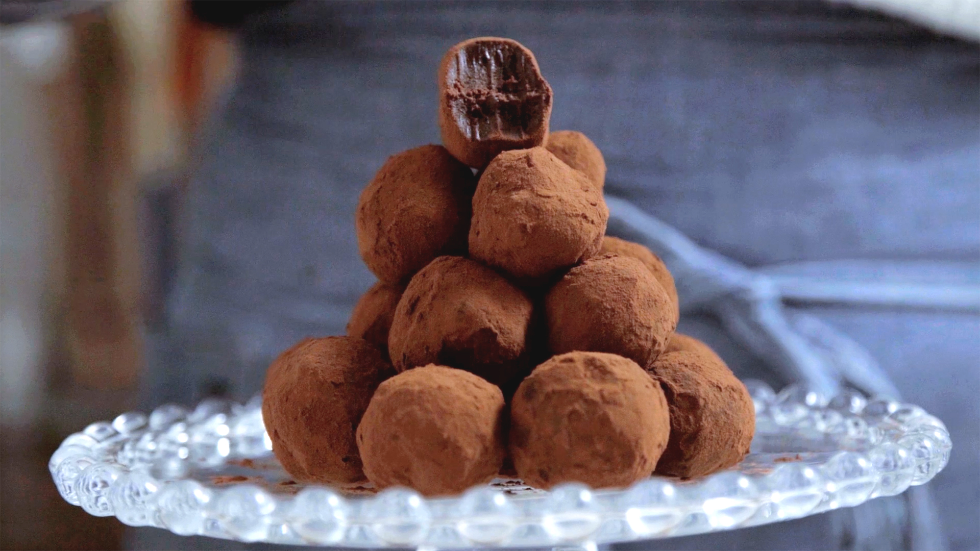 Trufa de cacau com amêndoas - Foto: Tastemade