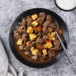 Como escolher carne para cozinhar na panela de pressão? Foto: Freepik