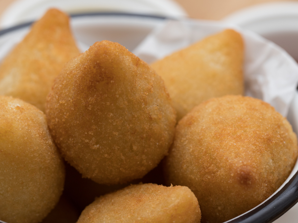 Receita de Massa de Coxinha com Caldo de Frango bem Delícia