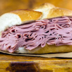 Sanduíche de Mortadela com queijo  - Foto: Cybercook