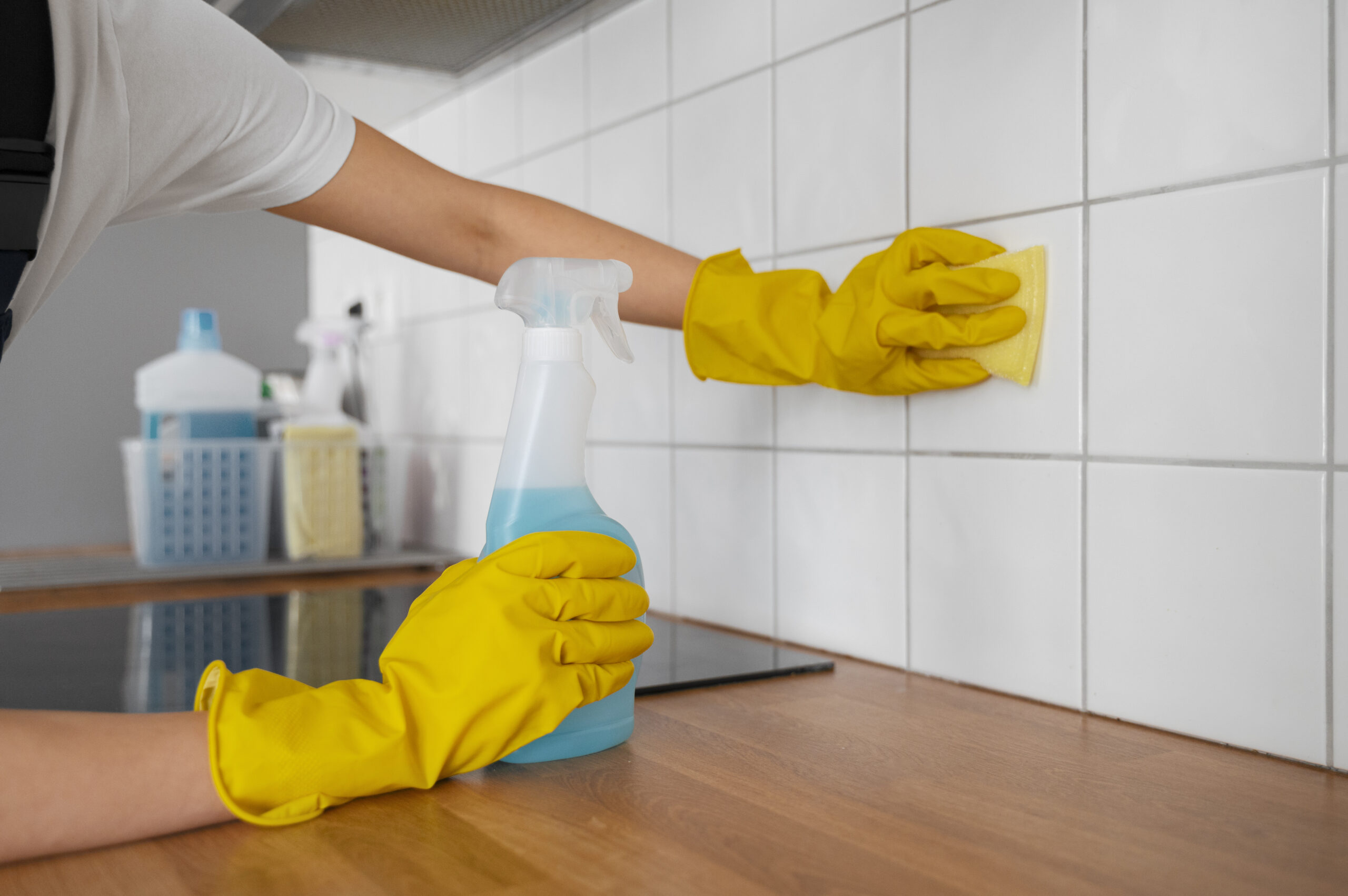 Receita caseira para limpar azulejo - Foto: Freepik