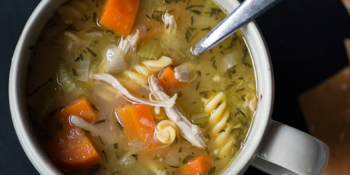 Sopa de legumes com frango caldo grosso
