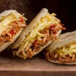 Como preparar um sanduíche com carne de porco delicioso - Foto: Freepik