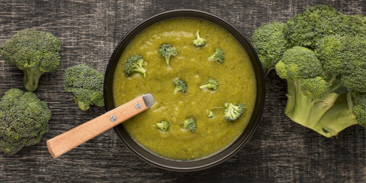 Sopa de brócolis preferida da Gisele Bündchen - Foto: Freepik