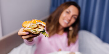 Como preparar o melhor hambúrguer caseiro - Foto: Freepik