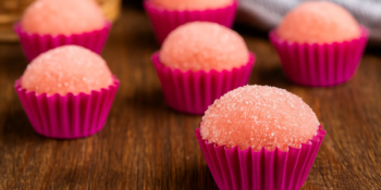Bicho de pé (brigadeiro de morango): o docinho de festa com gostinho de infância