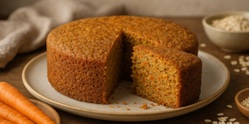 Bolo de aveia com cenoura sem açúcar: a receita fofinha que ninguém vai acreditar que é fit