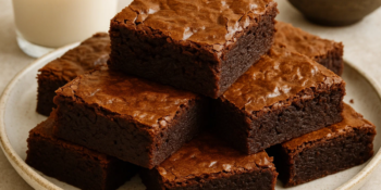 Brownie vegano perfeito: com casquinha crocante por fora e super úmido por dentro