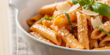 Molho rosé para macarrão: a receita cremosa, fácil e pronta em 15 minutos.