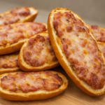 Pães de linguiça servidos em tábua