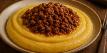 A melhor receita de polenta com carne moída: a receita para aquecer o coração