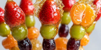 Receita de Tanghulu: como fazer o famoso doce de frutas crocante e caramelizado