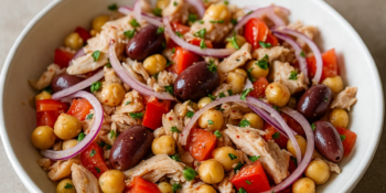 Salada de grão de bico com atum: a refeição completa, nutritiva e rápida para um almoço leve