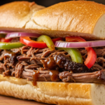 Sanduíche de carne louca com legumes