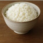 Como fazer arroz soltinho no micro-ondas e economizar tempo na cozinha