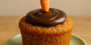 Mini bolo de cenoura com cobertura: sobremesa do Dia das Crianças