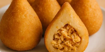 Coxinha caseira sem trigo: aprenda a fazer massa com apenas 2 ingredientes