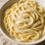 Espaguete com molho alfredo cremoso: pronto em apenas 15 minutos