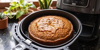 Receita clássica na airfryer: bolo de cenoura