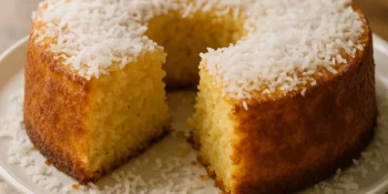 Bolo de Coco Sem Farinha de Trigo: fica cremoso, molhadinho e incrível