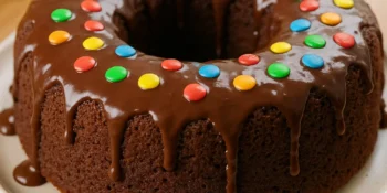 Nem ovo, nem leite: bolo de chocolate com massa de liquidificador como você nunca viu