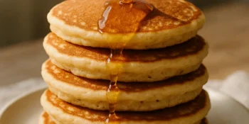 Torre de panqueca perfeita: aprenda a fazer uma versão que derrete na boca