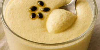 Mousse de maracujá cremosa sem creme de leite: Passo a passo para uma sobremesa leve