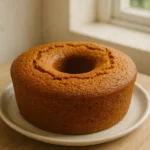 Bolo de mel simples, fofinho e fácil de preparar: sucesso garantido no café da tarde
