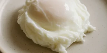 Como fazer ovos pochê perfeitos em casa: truques de chef