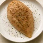 Aprenda como temperar peito de frango e nunca mais deixar a carne seca