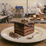 Aprenda a preparar a torta de bolacha de chocolate perfeita