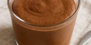 2 ingredientes e nenhum segredo: aprenda a preparar mousse de chocolate cremoso