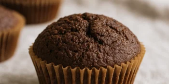 Como fazer bolinho de chocolate fit: doce fácil para comer sem culpa