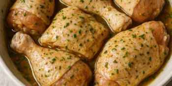 3 marinadas para frango que deixam a carne suculenta e macia