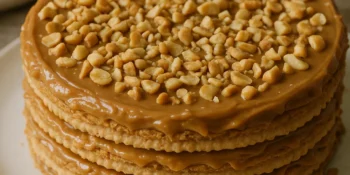 Torta de bolacha com doce de leite e amendoim: receita fácil que some da travessa