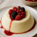 Pudim de chocolate branco com frutas vermelhas: a receita que todo mundo pede