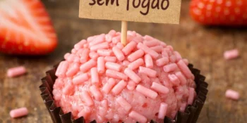 Brigadeiro de morango sem fogão: sobremesa rápida que viralizou