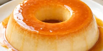 Pudim de leite condensado simples: cremoso, fácil e sem furinhos