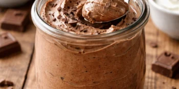 Mousse de chocolate fácil: receita sem ovo e sem açúcar que surpreende