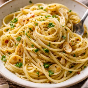 Macarrão alho e óleo em 10 minutos: simples, barato e irresistível