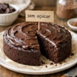 Bolo de chocolate sem açúcar: receita fácil, sem farinha e muito macia