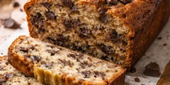 Bolo de banana com chocolate fácil: preferido da minha família