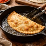 Pastel feito na frigideira com 3 ingredientes: salva qualquer lanche