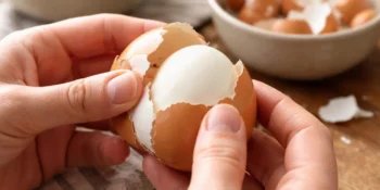 Como descascar ovo fácil e rápido: técnica simples