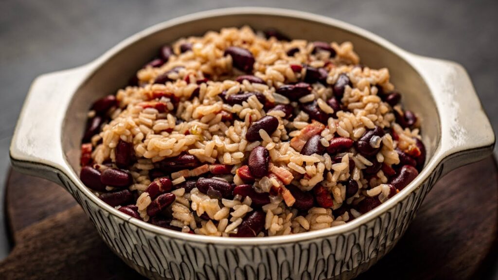 Você precisa comer arroz de feijão! Receita fácil vai mudar a sua rotina